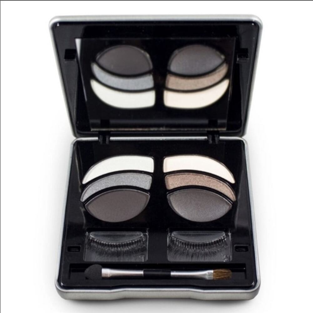 ME Makeover Essentials Lashing Out Girls Night Out Kit New